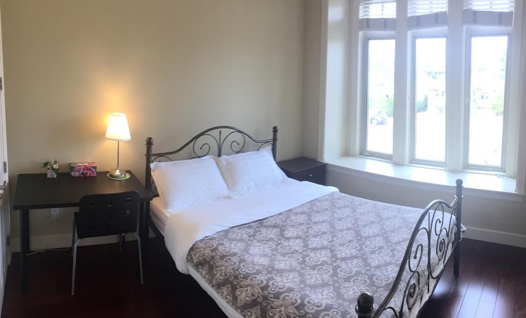 Bed and Breakfast Imperial House Бернаби Номер фото